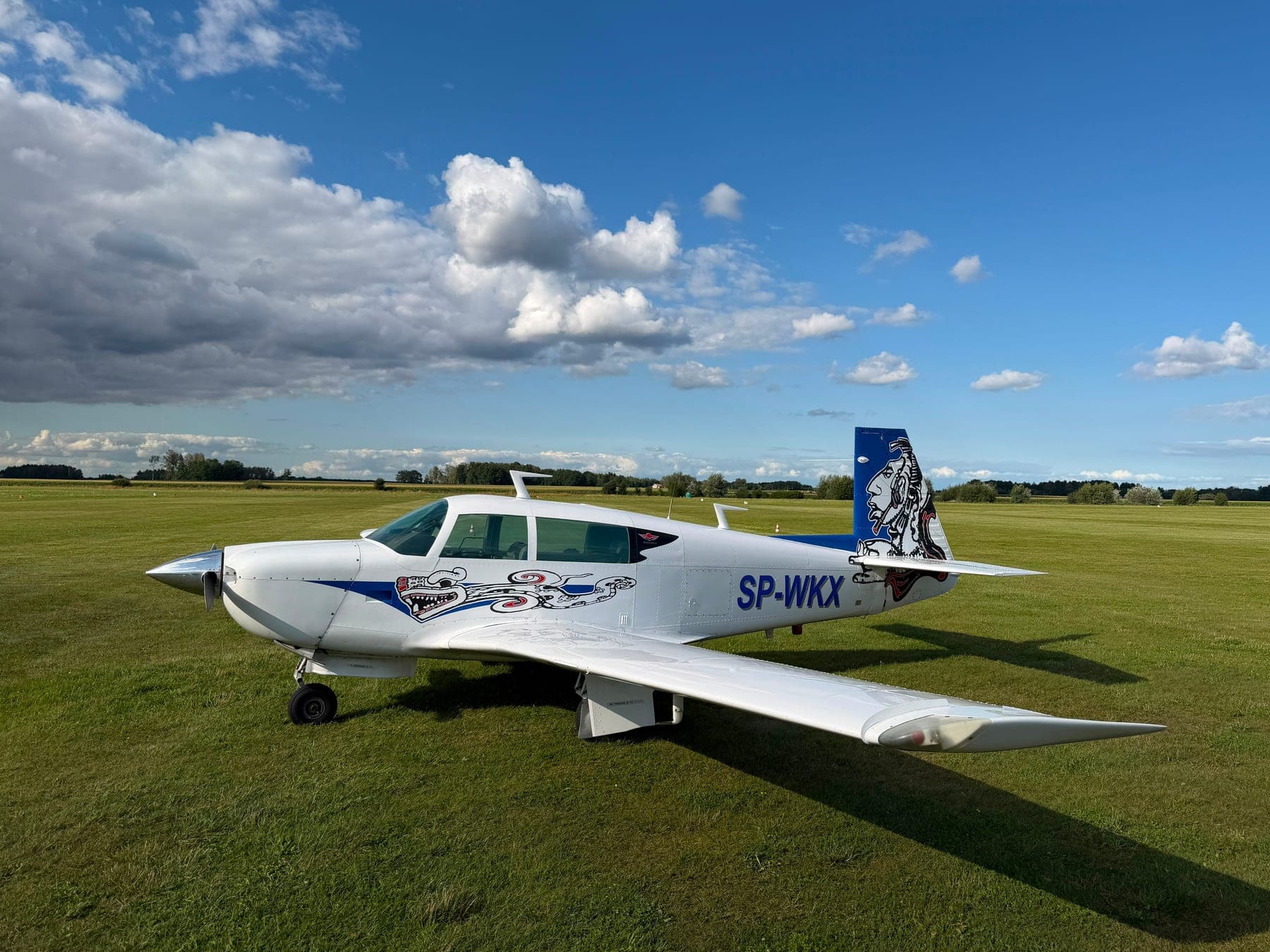 Mooney M20J SP-WKX — ujęcie z boku